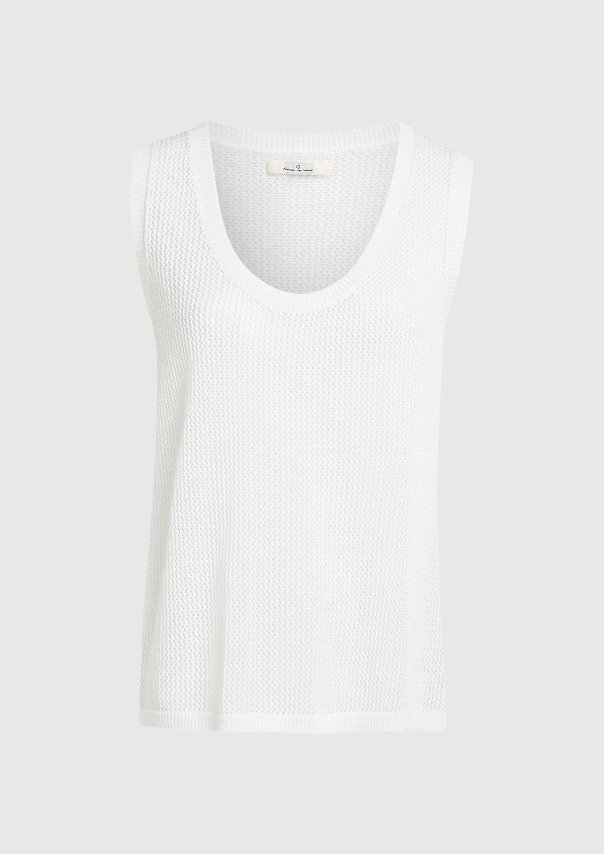 Circle of Trust top Mia white
